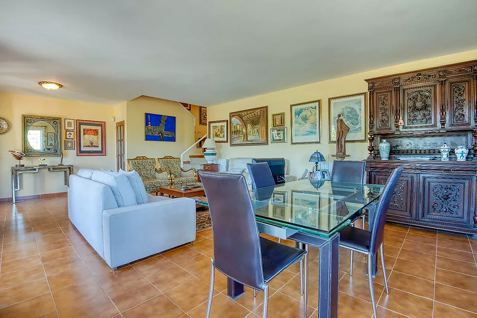 Exclusiva Apialia Costa Brava. Casa adossada de 131 m  en venda a una zona privilegiada de S'Agaró, amb 3 habitacions dobles, 2 banys complets, jardí 