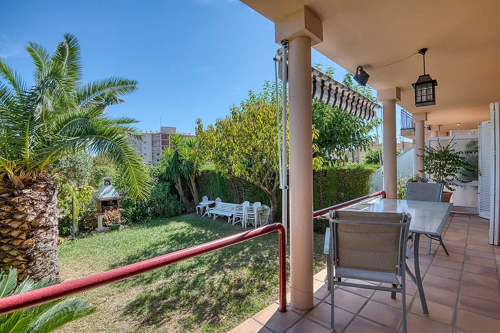 Exclusiva Apialia Costa Brava. Casa adossada de 131 m  en venda a una zona privilegiada de S'Agaró, amb 3 habitacions dobles, 2 banys complets, jardí 