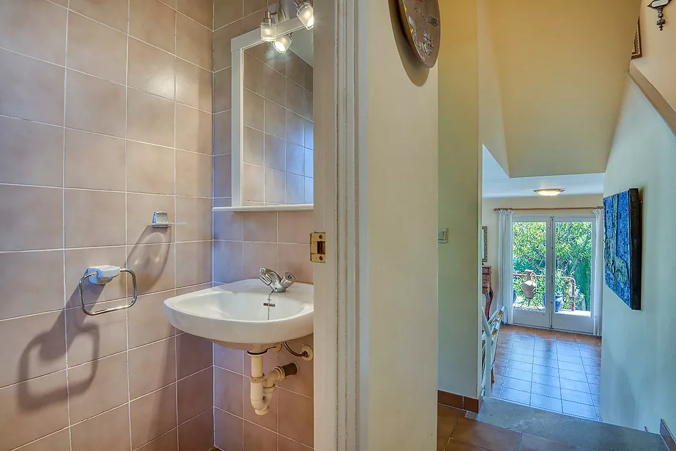 Exclusiva Apialia Costa Brava. Casa adossada de 131 m  en venda a una zona privilegiada de S'Agaró, amb 3 habitacions dobles, 2 banys complets, jardí 