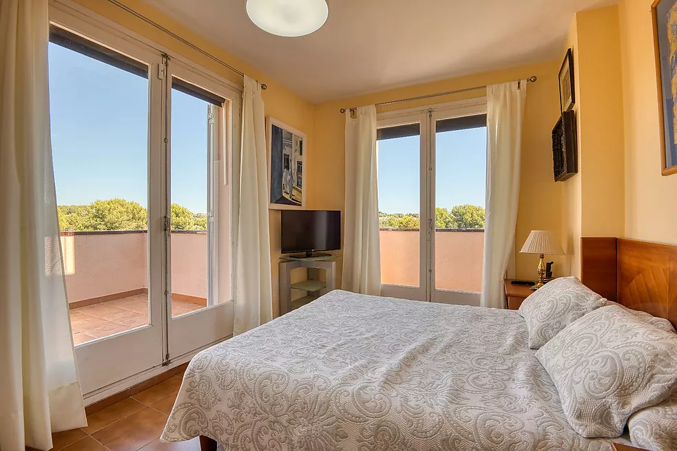 Exclusiva Apialia Costa Brava. Casa adossada de 131 m  en venda a una zona privilegiada de S'Agaró, amb 3 habitacions dobles, 2 banys complets, jardí 