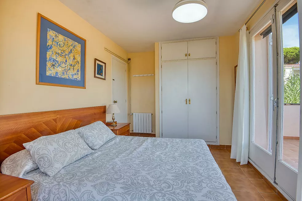 Exclusiva Apialia Costa Brava. Casa adossada de 131 m  en venda a una zona privilegiada de S'Agaró, amb 3 habitacions dobles, 2 banys complets, jardí 