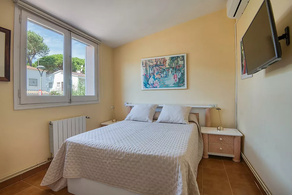 Exclusiva Apialia Costa Brava. Casa adossada de 131 m  en venda a una zona privilegiada de S'Agaró, amb 3 habitacions dobles, 2 banys complets, jardí 