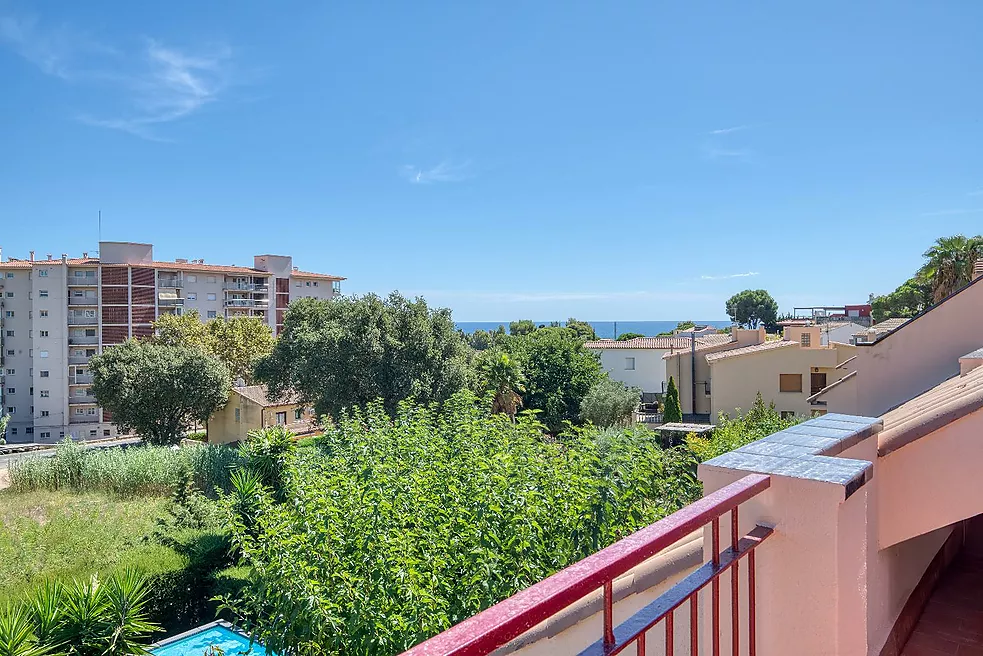 Exclusiva Apialia Costa Brava. Casa adossada de 131 m  en venda a una zona privilegiada de S'Agaró, amb 3 habitacions dobles, 2 banys complets, jardí 