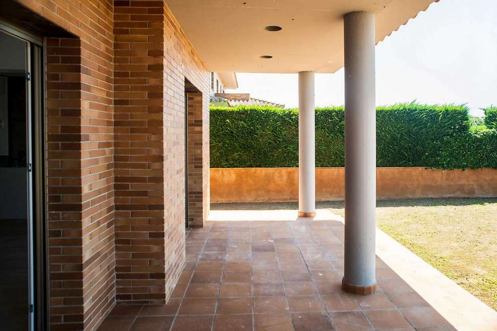 Chalet de obra nueva con 5 dormitorios y piscina en Sant Antoni de Calonge