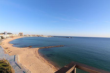 Apartament de 3 dormitoris amb àmplia terrassa amb vista al mar a Sant Antoni de Calonge