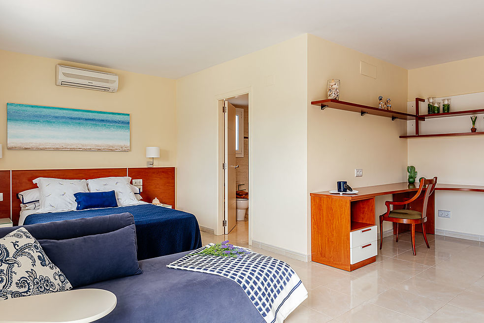3 chambres à coucher (6 pax.)  Espace, qualité et confort! Ville à 450 m. de la plage. Situation calme et ensoleillée à seulement 450 m. de la plage.