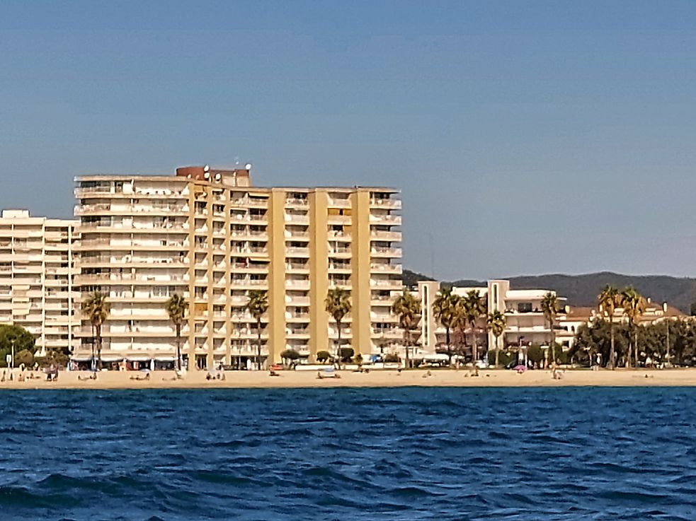 Appartement à première ligne de mer.